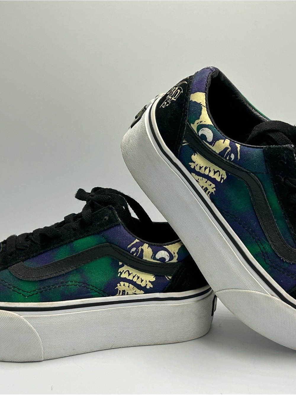 Van’s Glow In The Dark Skull Low-Top Sneakers